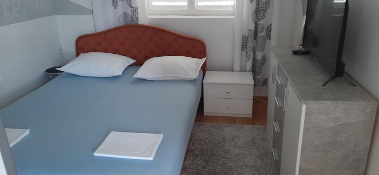 Apartment Biskupovic Dugi Rat Exteriör bild