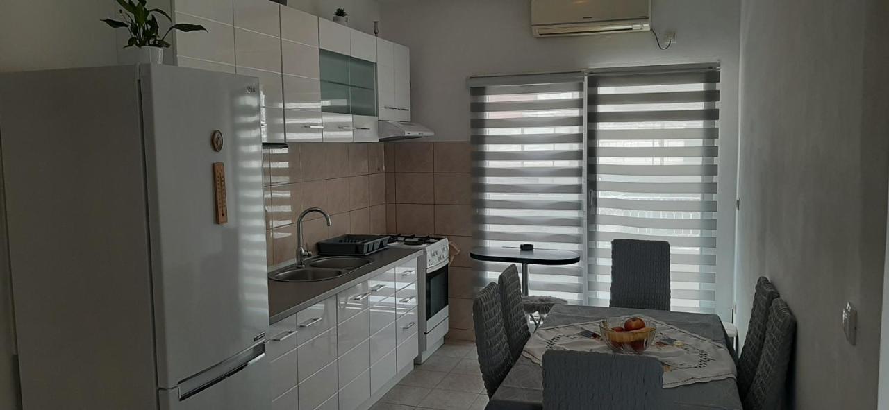 Apartment Biskupovic Dugi Rat Exteriör bild