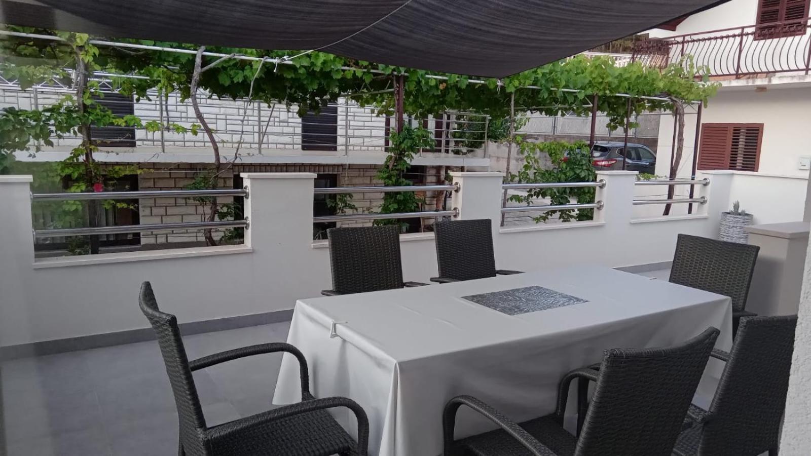 Apartment Biskupovic Dugi Rat Exteriör bild